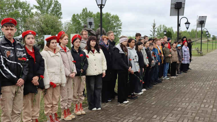 Торжественная церемония захоронения бойцов Красной Армии..
